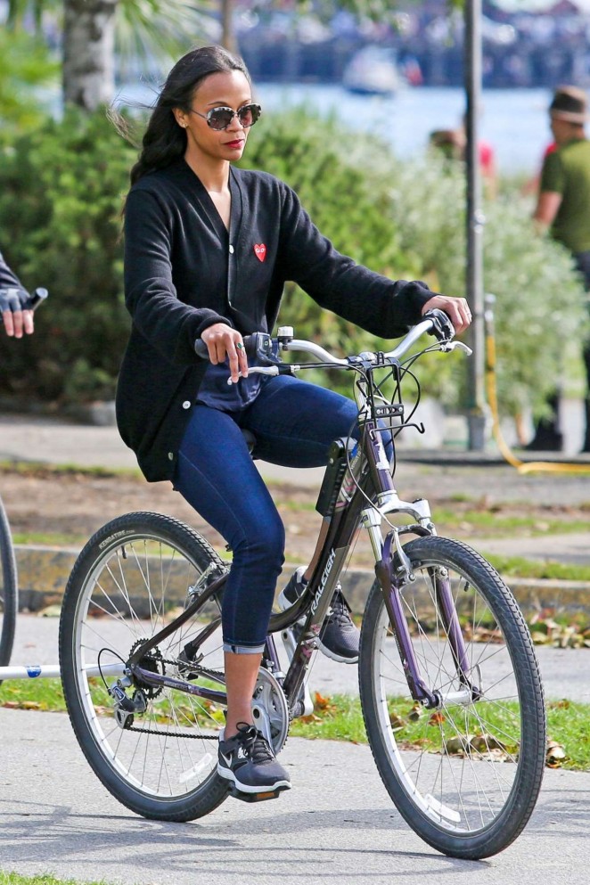 Zoe Saldana Riding her bike in Vancouver