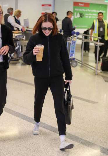 Zoey Deutch - Arrives at LAX airport in Los Angeles