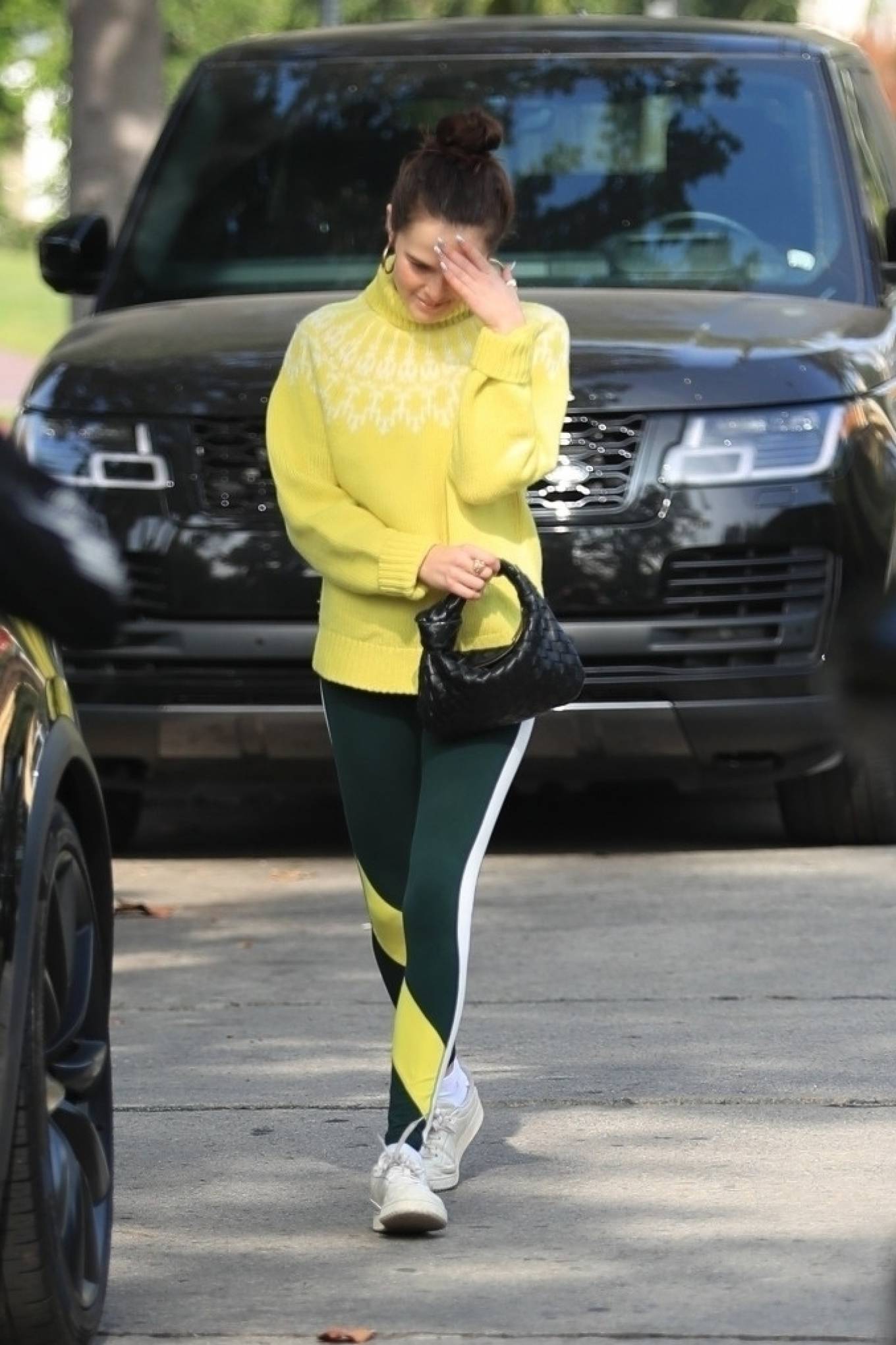 Zoey Deutch - Arriving at pilates class in a Christmas sweater