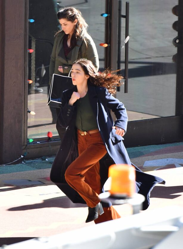 Zoey Deutch - Filming an untitled project in downtown Los Angeles