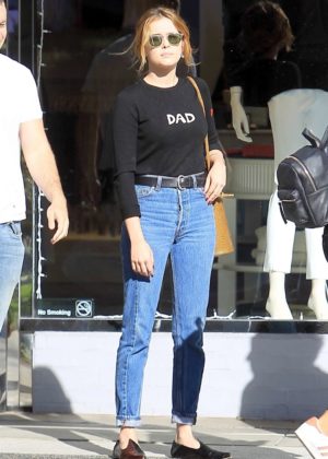 Zoey Deutch - Out for lunch in Beverly Hills
