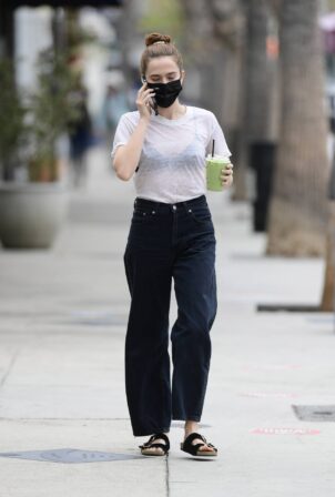 Zoey Deutch - Steps out for a tea in Los Angeles